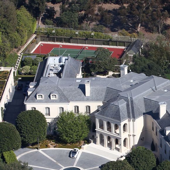 L'ancienne maison d'Aaron Spelling est actuellement à vendre pour 165 millions de dollars, soit un peu plus de 145 millions d'euros.