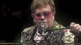 "C'était horrible à voir" : Elton John "secoué", son jet victime d'un problème en vol, d'importants secours mobilisés
