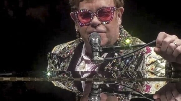 "C'était horrible à voir" : Elton John "secoué", son jet victime d'un problème en vol, d'importants secours mobilisés