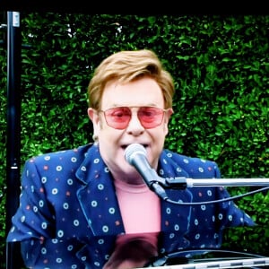 Elton John - Lady Gaga et l'association Global Citizen ont organisé un concert virtuel planétaire intitulé "One World: Together At Home" (un monde: ensemble chez soi). Cette initiative avait pour but de venir en soutien aux professionnels de santé qui se trouvent sur la ligne de front de la lutte contre le Coronavirus. Ce concert était diffusé à la télévision et sur les réseaux sociaux dans le monde entier. Paris, le 19 Avril 2020 