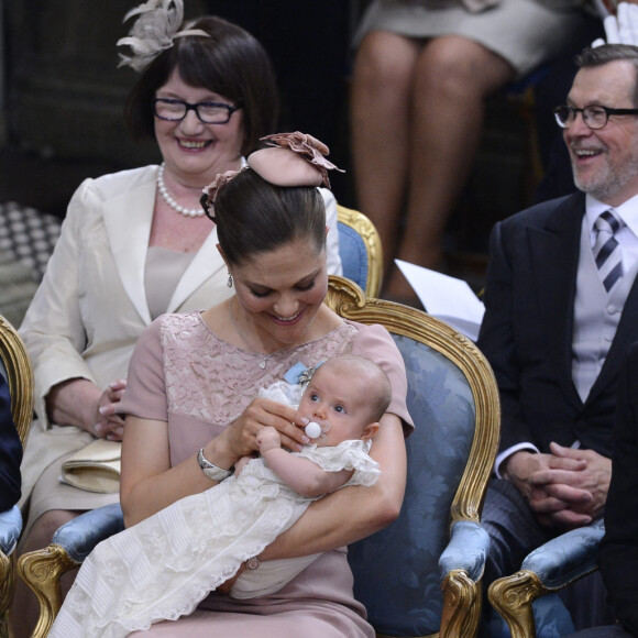 Baptême de la princesse Estelle de Suède, en présence du roi Carl Gustav, de la princesse Victoria et du prince Daniel, à la chapelle royale de Stockholm, en 2012.