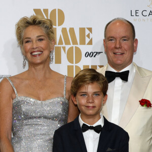 Le prince Albert II de Monaco, Sharon Stone - Avant première du dernier James Bond " No Time To Die" au Casino de Monaco, le 29 septembre 2021.