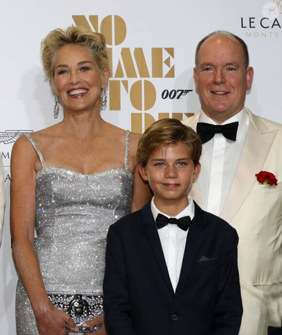 Le prince Albert II de Monaco, Sharon Stone - Avant première du dernier James Bond " No Time To Die" au Casino de Monaco, le 29 septembre 2021.