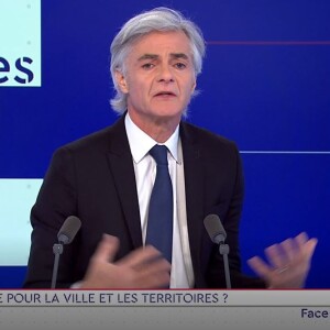 Anne Hidalgo dans "Face aux territoires" dans l'émission de Cyril Viguier, le 24 février 2022, sur TV5 Monde