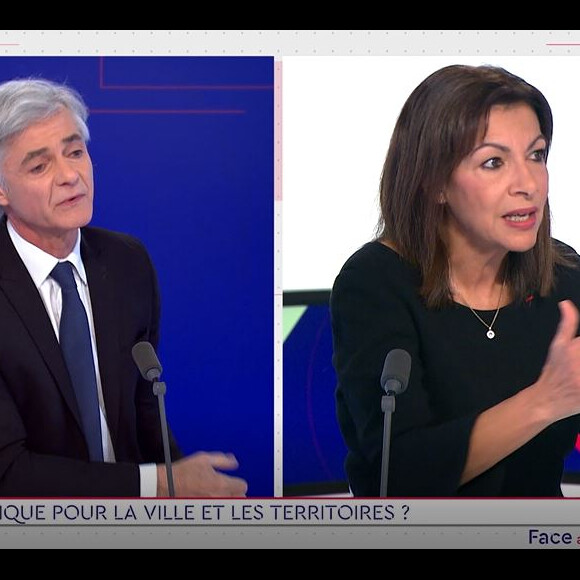 Anne Hidalgo dans "Face aux territoires" dans l'émission de Cyril Viguier, le 24 février 2022, sur TV5 Monde