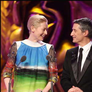 Tilda Swinton et Antoine de Caunes aux César en 2009. 
