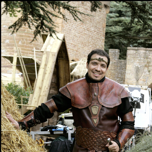 Alexandre Astier sur le tournage de "Kaamelott" en 2005.