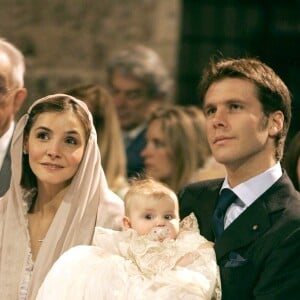 Le prince Emmanuel Philibert de Savoie et Clotilde Courau lors du baptême de leur fille aînée la princesse Vittoria, en Italie, 2005.