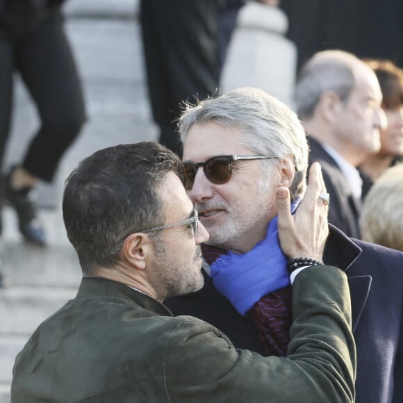 José Garcia, Antoine de Caunes - Sorties des obsèques du journaliste, animateur de télévision et animateur de radio français Philippe Gildas en la salle de la Coupole au crématorium du cimetière du Père-Lachaise à Paris, France, le 5 novembre 2018. 