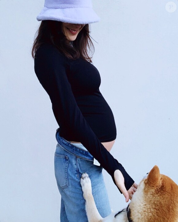 Sandrine Calvayrac enceinte, elle dévoile son ventre rond en photo, le 12 décembre 2021