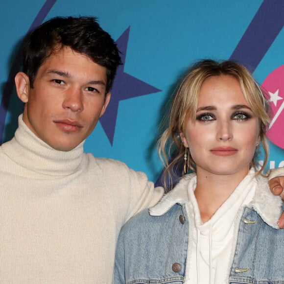 Chloé Jouannet et son compagnon Sandor Funtek - Photocall de la soirée lors de la 25ème édition du Festival international du film de comédie de l'Alpe d'Huez le 20 janvier 2022 © Dominique Jacovides / Bestimage