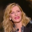 "Tais-toi !" : Cate Blanchett fait rire les César en français, les larmes aux yeux auprès de son amie Isabelle Huppert