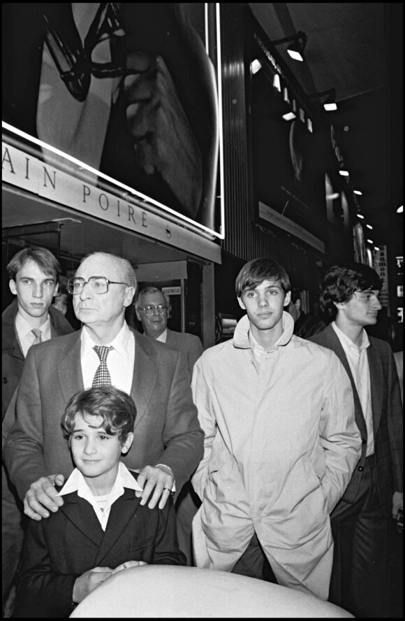 Archives - Paul Belmondo, Rachid Ferrache et Gérard Oury à la première du film "L'as des as" en 1982