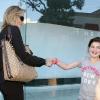 Sharon Stone se promène après avoir déjeuné avec un ami au restarurant Villa Blanca à Beverly Hills le 12 janvier 2010
