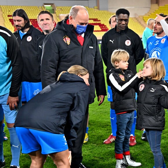 Laure Boulleau, le prince Albert II de Monaco, le prince Jacques, lle princesse Gabriella et Clarence Seedorf durant la seconde édition de la Fight Aids Cup, un match de football caritatif au stade Louis II le 24 janvier 2021. © Bruno Bebert/Bestimage 