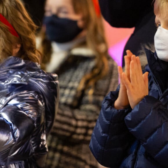 Ouverture du marché de Noël à Monaco en présence du prince Albert II, de ses enfants le prince Jacques, la princesse Gabriella, de la princesse Caroline de Hanovre, de Pierre Casiraghi, sa femme Béatrice Borroméo , de leurs enfants Francesco et Stefano, de Roisin Wittstock et de ses enfants Kaia Rose et Bodie à Monaco le 3 décembre 2021. © Olivier Huitel / Pool / Bestimage  H.S.H. Prince Albert II of Monaco, H.S.H. Prince Jacques, H.S.H. Princess Gabriella, H.R.H. Princess Caroline of Hanover, Pierre Casiraghi and his wife Beatrice Borromeo with their sons Francesco and Stefano, Roisin Wittstock with her daughters Kaia Rose and Bodie attend the opening of the Christmas Market of Monaco. 