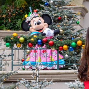 Jenifer Bartoli - Les célébrités fêtent Noël à Disneyland Paris en novembre 2021. © Disney via Bestimage