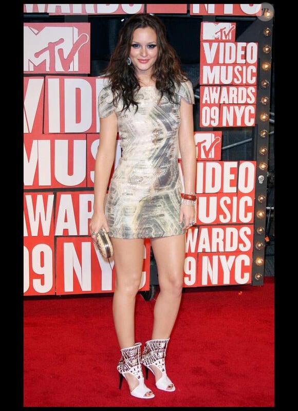 Leighton toute pimpante aux MTV Video Music Awards dans une robe à sequins Christian Cota et des chaussures Giuseppe Zanotti, le 13 septembre 2009