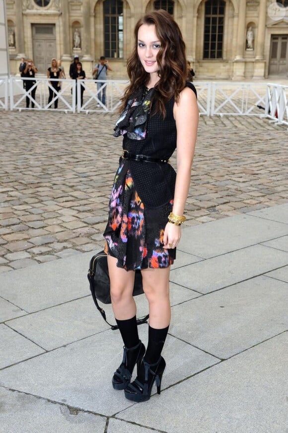 Leighton Meester avait fait sensation en arrivant totalement stylée dans une robe Louis Vuitton de la collection croisière 2010 à la Fashion Week parisienne, le 7 octobre 2009