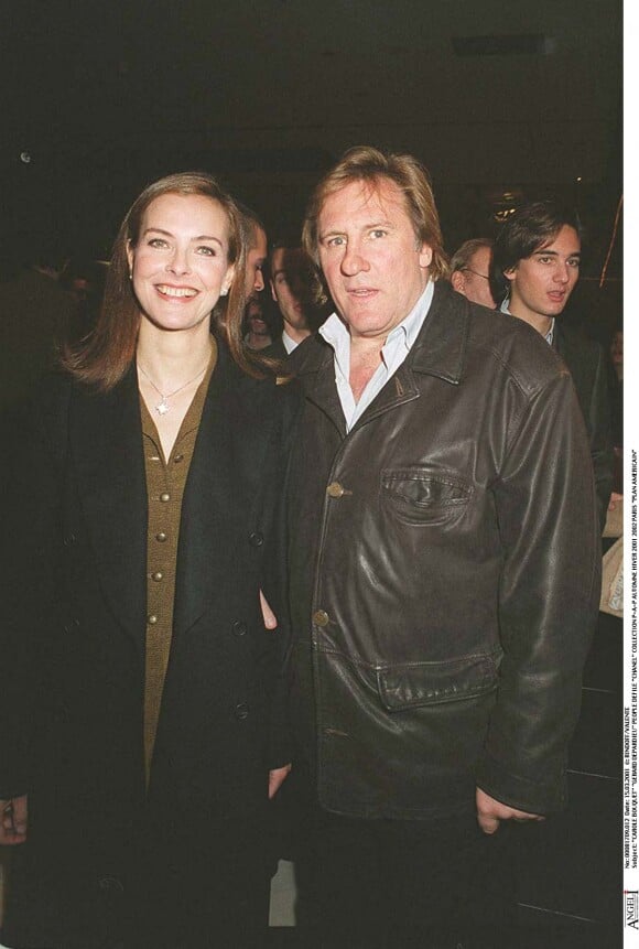 Carole Bouquet et Gérard Depardieu au défilé Chanel en 2001 à Paris