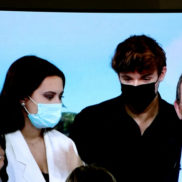 Sa famille, sa femme Nathalie Marquay, leur fils Tom Pernaut, Lou Pernaut et son petit Fils Léo - Dernier JT de Jean-Pierre Pernaut sur TF1 aprés 33 ans de présentation. Paris, le 18 Décembre 2020. © Dominique Jacovides / Bestimage