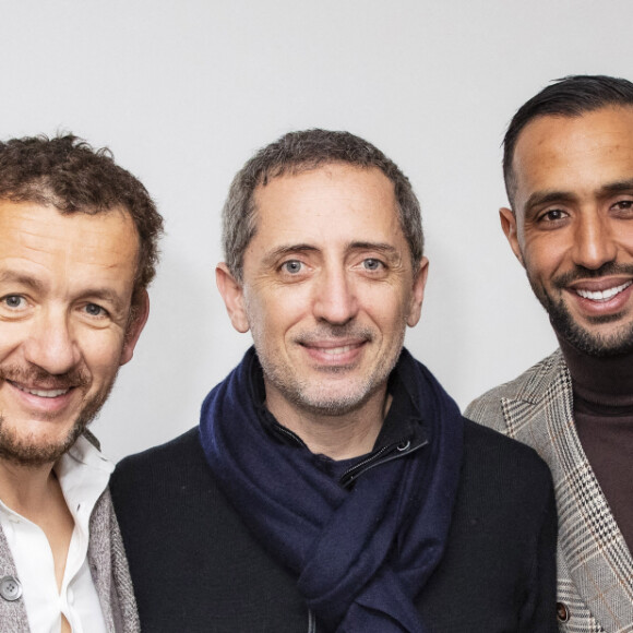 Exclusif - Dany Boon, Gad Elmaleh, Mehdi Benatia - Gad Elmaleh lors de la dernière parisienne de son spectacle "D'ailleurs" au Dôme de Paris le 26 février 2022 reçoit dans sa loge avant le début du show © Jack Tribeca / Bestimage 