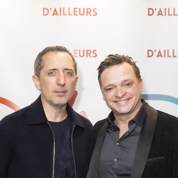 Exclusif - Gad Elmaleh et Serge Postigo son metteur en scène - Gad Elmaleh lors de la dernière parisienne de son spectacle "D'ailleurs" au Dôme de Paris le 26 février 2022 au cocktail de l'After show. © Jack Tribeca / Bestimage 