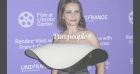 Juliette Binoche illumine New York dans une étonnante combinaison XXL !