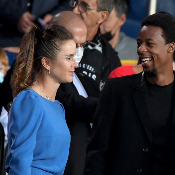 Gaël Monfils et sa femme Elina Svitolin, Tony Parker - Tribunes du match de football en ligue 1 Uber Eats. Parc des Princes, le 19 septembre 2021. @ Lionel Urman/Panoramic/Bestimage