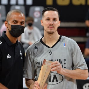 Tony Parker et Thomas Heurtel - Championnat de France de basket-ball à Villeurbanne, le 21 juin 2021. © Frederic Chambert/Panoramic/Bestimage