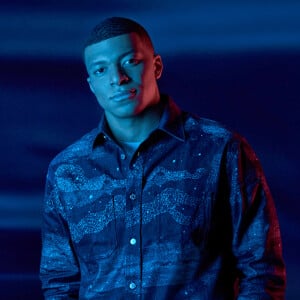 Kylian Mbappé, égérie Dior pour la mode masculine et les parfums.