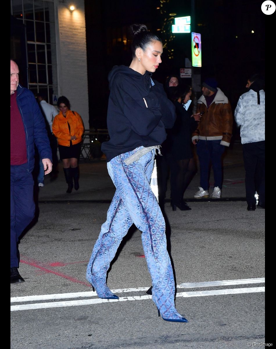 Dua Lipa va dîner en famille à New York. Le 3 mars 2022