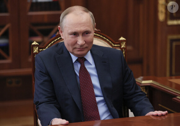 Le président russe Vladimir Poutine reçoit Alexander Shokhin, président de la "Russian Union of Industrialists and Entrepreneurs" au Kremlin à Moscou, le 2 mars 2022. 