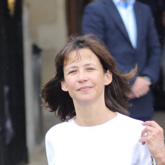 Sophie Marceau à la sortie de l'hôtel Crillon à Paris, le 11 juin 2018.