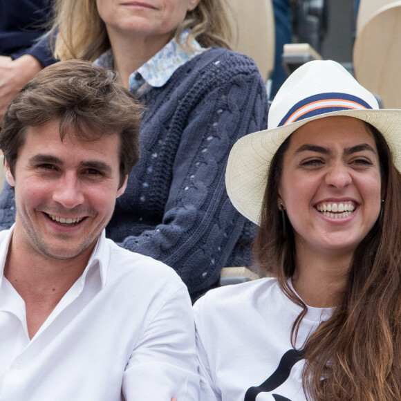 Anouchka Delon et son compagnon Julien Dereims dans les tribunes des internationaux de France de tennis de Roland-Garros à Paris, le 8 juin 2019. © Jacovides / Moreau/Bestimage