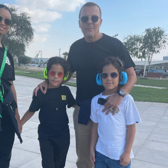 Jean-Roch, sa femme Anaïs et leurs jumeaux sur Instagram.