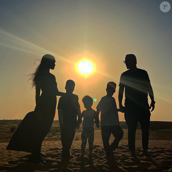 Jean-Roch, sa femme Anaïs et leurs trois enfants sur Instagram.