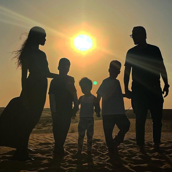 Jean-Roch, sa femme Anaïs et leurs trois enfants sur Instagram.