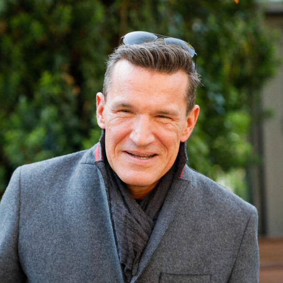 Benjamin Castaldi quitte le studio Gabriel à Paris, après l'enregistrement de l'émission "Vivement Dimanche" consacrée à Y.Montand et diffusée le 14 novembre 2021 sur France 2. Le 28 octobre 2021. © Christophe Clovis / Bestimage