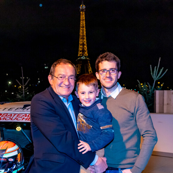 Exclusif - Jean-Pierre Pernaut pose avec son fils Olivier et son petit-fils Léo à l'occasion d'un événement du Trophée Andros à la compagnie des Bateaux Mouches à Paris le 8 février 2019. © Frédéric Piau / Bestimage