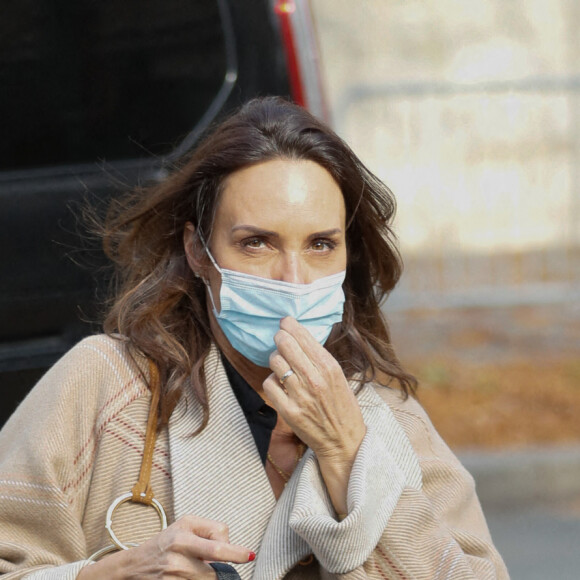 Julia Vignali - Arrivées de l'émission "Vivement Dimanche" au Studio Gabriel à Paris, le 13 octobre 2021.