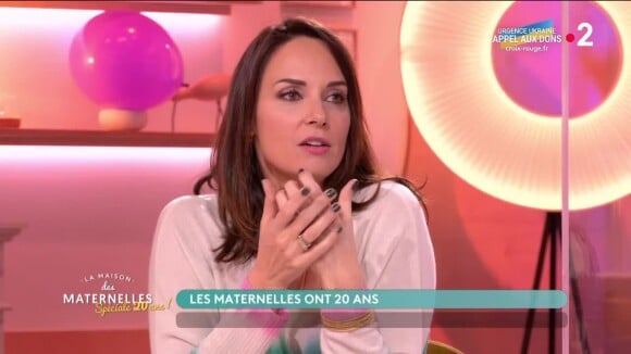 Julia Vignali dans l'émission "Les Maison des Maternelles" sur France 2.