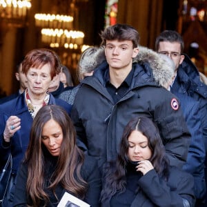 Nathalie Marquay et ses enfants Lou et Tom - La famille de Jean-Pierre Pernaut à la sortie de des obsèques en la Basilique Sainte-Clotilde à Paris le 9 mars 2022. © Cyril Moreau/Bestimage