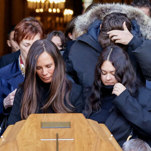 Nathalie Marquay et ses enfants Lou et Tom - La famille de Jean-Pierre Pernaut à la sortie de des obsèques en la Basilique Sainte-Clotilde à Paris le 9 mars 2022. © Cyril Moreau/Bestimage