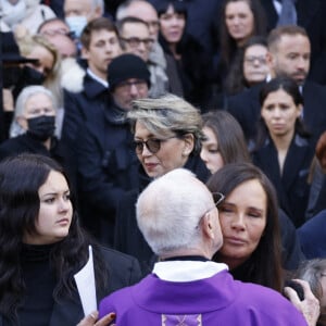 Nathalie Marquay et sa fille Lou - La famille de Jean-Pierre Pernaut à la sortie de des obsèques en la Basilique Sainte-Clotilde à Paris le 9 mars 2022. © Cyril Moreau/Bestimage