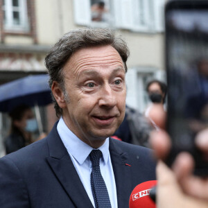 Stéphane Bern lors d'une rencontre avec les habitants de Illiers-Combray en Eure-et-Loir après la visite du Musée Marcel Proust - Maison de Tante Léonie le 15 septembre 2021. © Stéphane Lemouton / Bestimage 