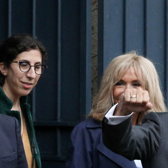 Stéphane Bern, Brigitte Macron, le président Emmanuel Macron lors d'une rencontre avec les habitants de Illiers-Combray en Eure-et-Loir après la visite du Musée Marcel Proust - Maison de Tante Léonie le 15 septembre 2021. © Stéphane Lemouton / Bestimage 