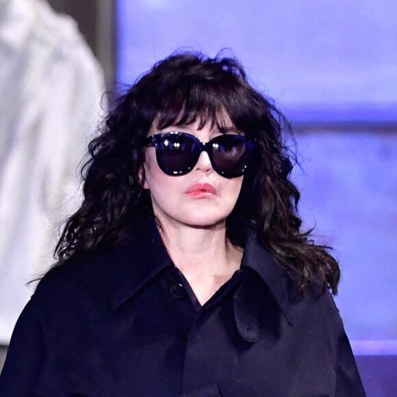 Isabelle Adjani - Défilé de mode prêt-à-porter automne-hiver 2022/2023 AMI lors de la fashion week de Paris. Le 19 janvier 2022