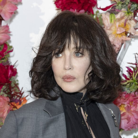 Isabelle Adjani au photocall du dîner de lancement des Parfums Louis Vuitton, Stellar Times, Cosmetic Cloud, Dancing Blossom, Rhapsody et Symphony, à la fondation Louis Vuitton à Paris, France, le 5 juillet 2021. © Olivier Borde/Bestimage