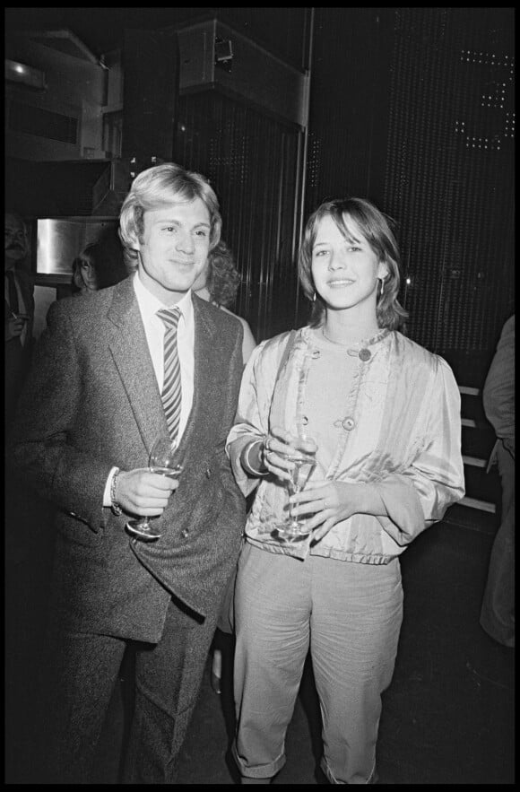 Archives - François Valéry et Sophie Marceau en soirée à L'Apocalypse, en 1981.